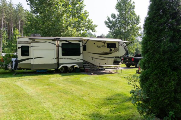 FieldandStream-rv-grass-site-HappyGrounds