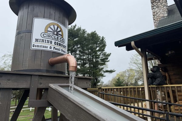 HappyGrounds-Circle-CG-gem-mining-closeup-2