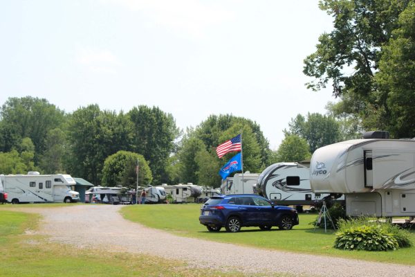 HappyGrounds-RiverbendEast-RVSites-CenterRoadSites