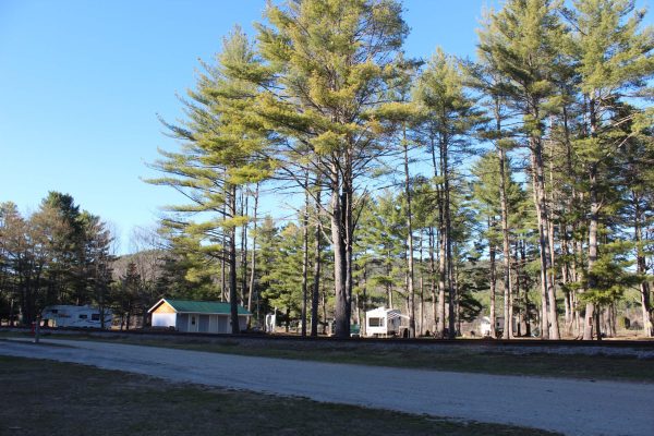 Happy-Grounds-Glen-Hudson-April26shoot-TrainTracks-3
