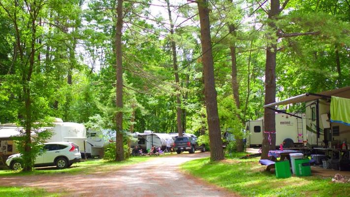 12 Best Campgrounds in the Berkshires for RV Travelers (Full Hookups, Sites & What to Expect)